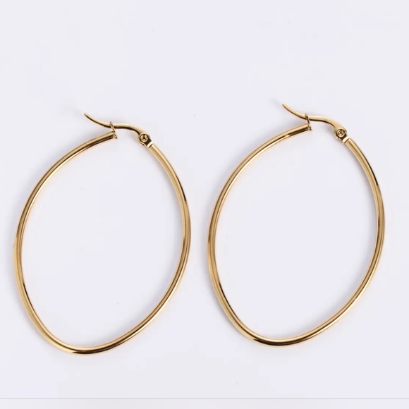 New 18k Gold Plated Oval Hoop Earrings - Picture 2 of 5